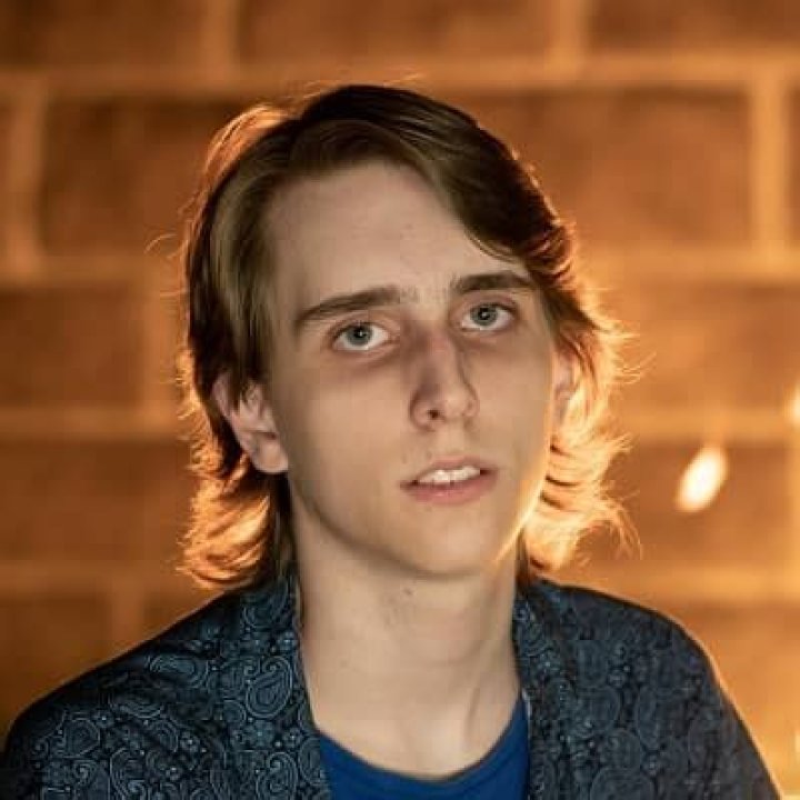 Mishovy Silenosti Biography - Facts, Childhood, Family Life & Achievements