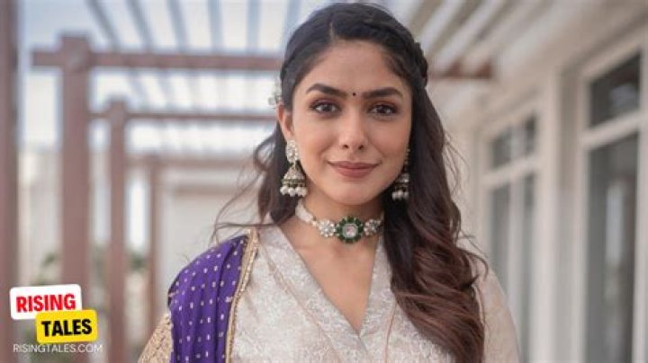 Mrunal Jain Height, Weight, Net Worth, Age, Birthday, Wikipedia, Who, Instagram, Biography