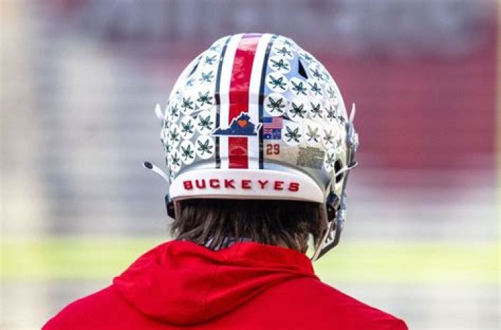 
Nashville Predator pay tribute to Nashville victims with helmet stickers and a minute of silence 