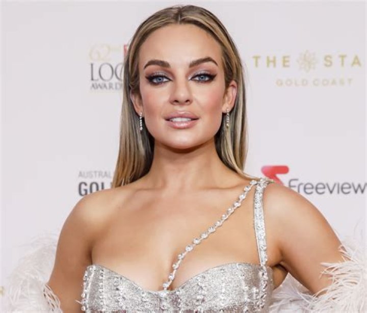 Abbie Chatfield in Bathing Suit is "Feelin Pritti" — Celebwell