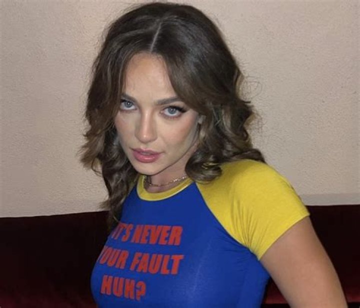 Abbie Chatfield Shares Swimsuit Video Saying "Ur Welcome" — Celebwell