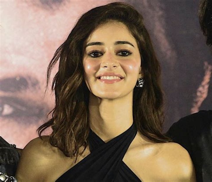 Ananya Panday in Bathing Suit Shows "Expectation vs. Reality" — Celebwell