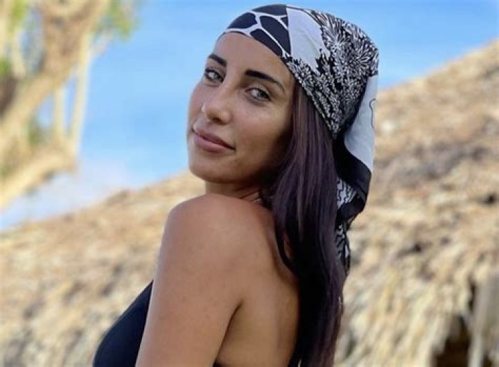 Cynthia Cofano In Bathing Suit Says "Like My Bikini?" — Celebwell