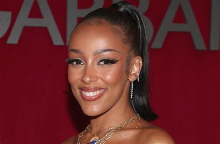 Doja Cat in Bathing Suit Says "Happy Wednesday" — Celebwell