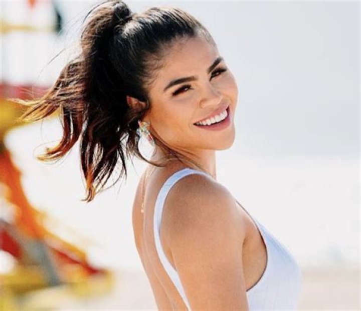 Fernanda Flores in Bathing Suit is "Excited to Start a New Year" — Celebwell