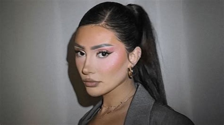 Francesca Farago in Bathing Suit is "Not Sure What I'm Up To" — Celebwell