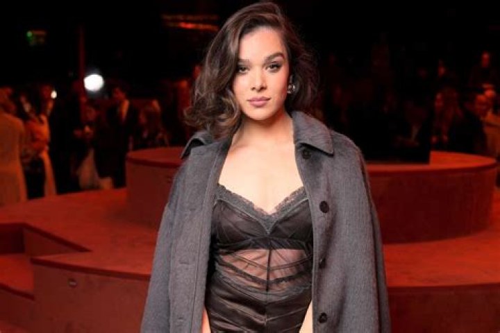 Hailee Steinfeld Shows Off Figure in Black Crop Top — Celebwell