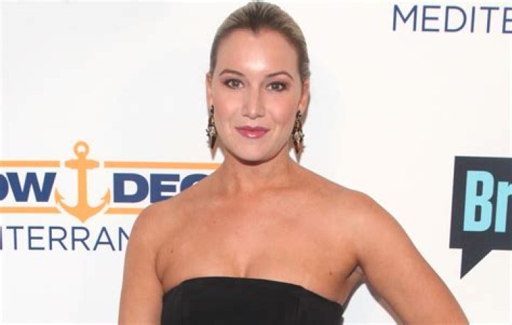 Hannah Ferrier in Bathing Suit Enjoys "Honeymoon Baths" — Celebwell