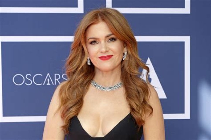 Isla Fisher in Bathing Suit Says "Farewell Caribbean Skies" — Celebwell