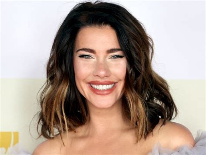 Jacqueline MacInnes Wood in Bathing Suit is a "Beautiful Mama" — Celebwell