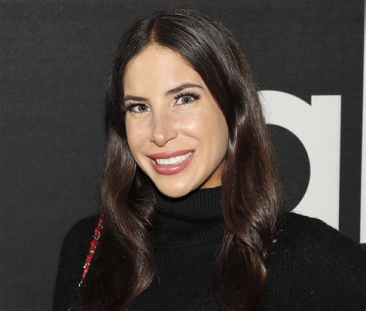 Jen Selter in Bathing Suit Has a "Re-Set" — Celebwell