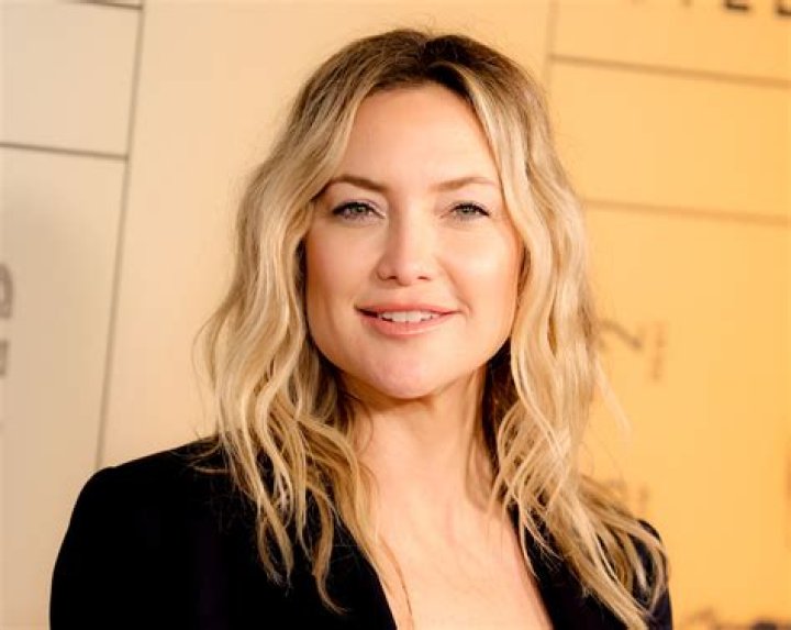 Kate Hudson in Bathing Suit Enjoys "Cocktail Season" — Celebwell