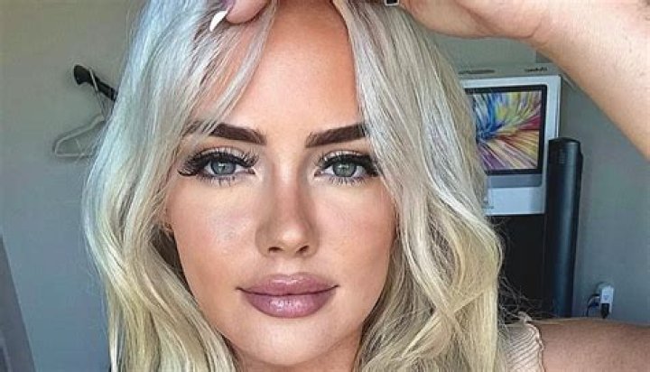 Kathryn Dennis in Bathing Suit is “First Class” — Celebwell