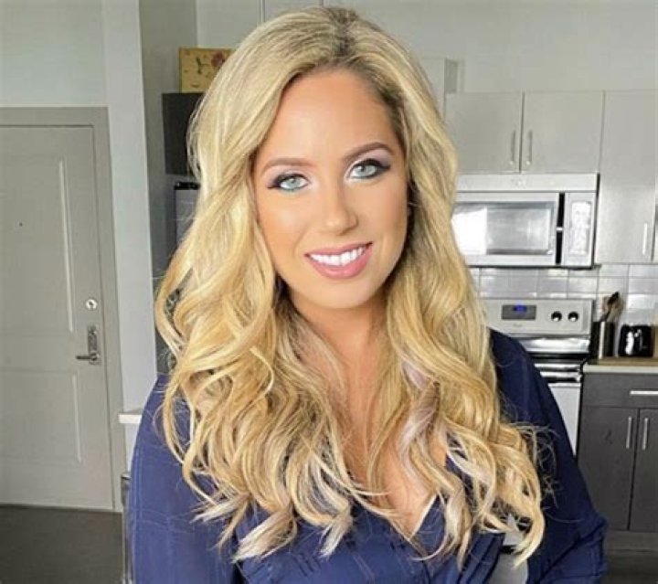 Kelsey Heather in Bathing Suit is "Quitting Everything to be a Mermaid" — Celebwell