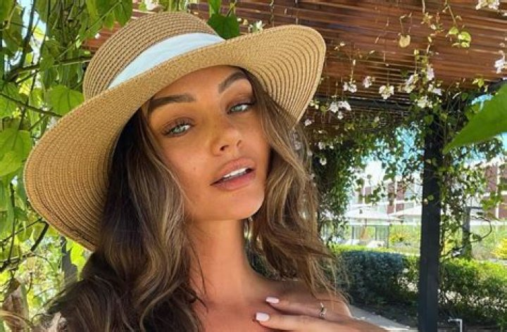 Kendall Rae Knight in Bathing Suit is "Stunning" — Celebwell