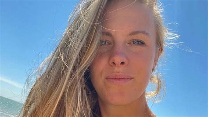Magdalena Fręch in Bathing Suit Shares "Only Good Vibes" — Celebwell
