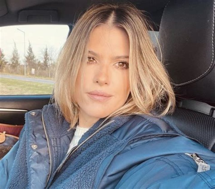 Mery del Cerro in Bathing Suit Says "Which is Your Fave?" — Celebwell