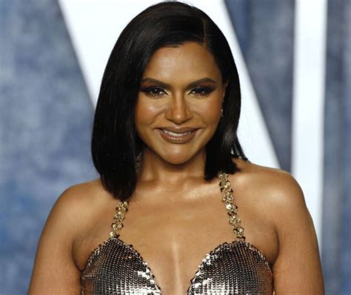 Mindy Kaling in Bathing Suit is "So Pretty" — Celebwell