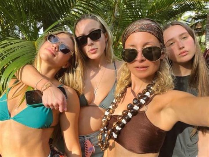 Nicole Richie in Bathing Suit Poses With Sofia — Celebwell