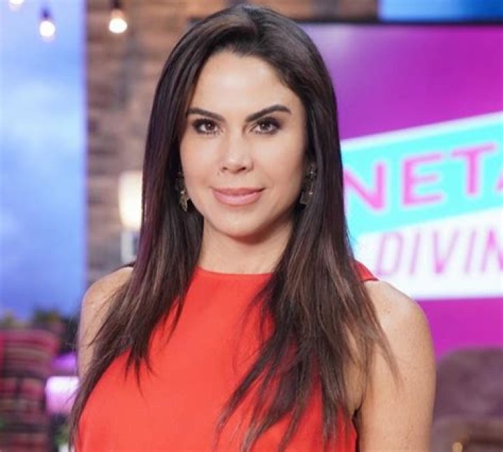 Paola Rojas in Bathing Suit Says "I Miss You" — Celebwell