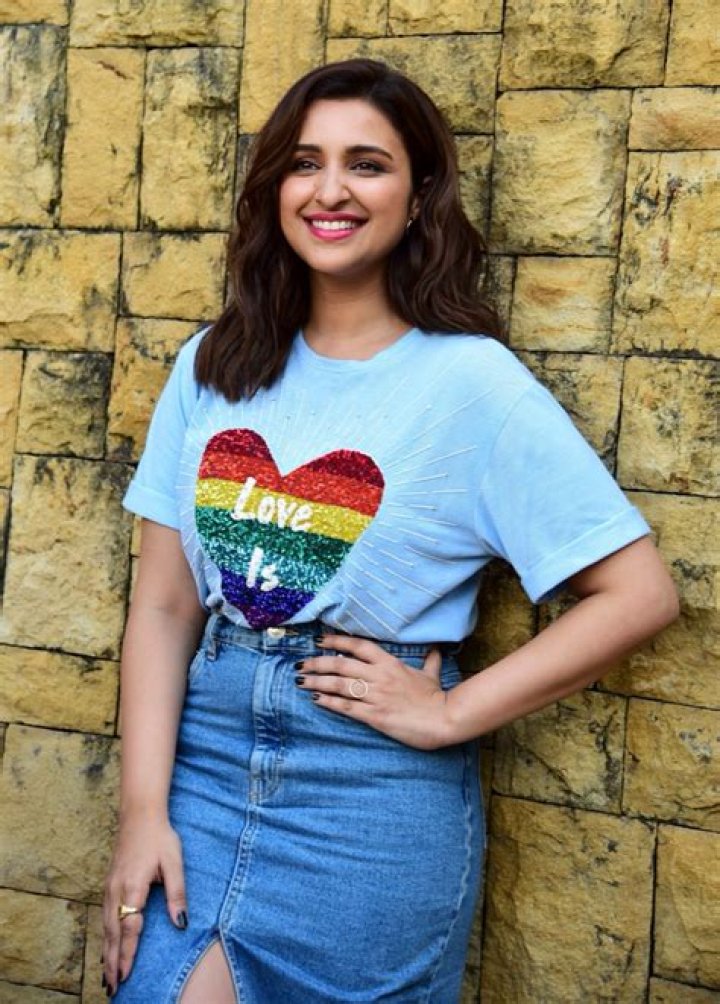 Parineeti Chopra in Bathing Suit Says "Peace" — Celebwell