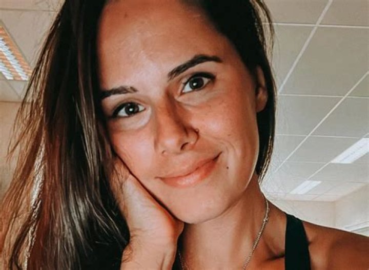 Speed Skater Alexandra Ianculescu Shares Swimsuit Photo of "Pool Party" — Celebwell