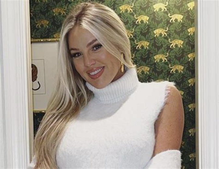 Summer Pardi in Bathing Suit Says "Happy Friday" — Celebwell