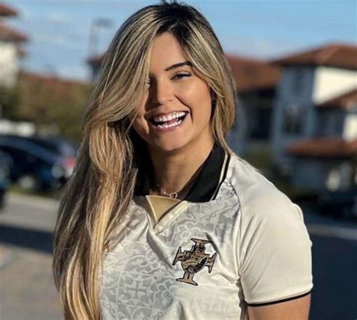 Tay Melo in Bathing Suit is "So Good" — Celebwell