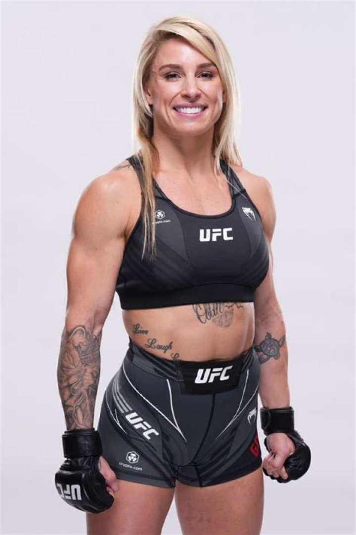 UFC's Hannah Goldy in Bathing Suit Enjoys the "ViBezzzzzz" — Celebwell