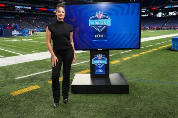 
NFL Sideline Reporter Kimmi Chex Is A Kansas City Girl As She Cover The Preseason 2022 