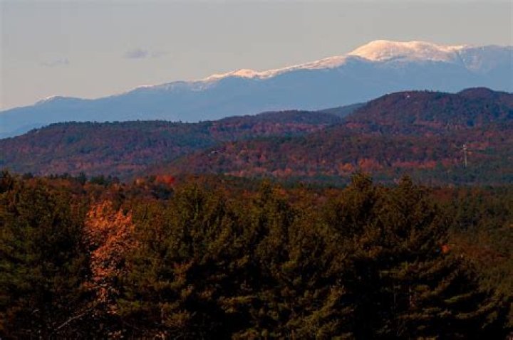 
NH hiker falls to death off mountain cliff while taking photos with wife 