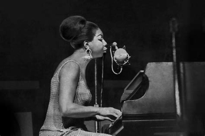 Nina Simone Biography - Facts, Childhood, Family Life & Achievements
