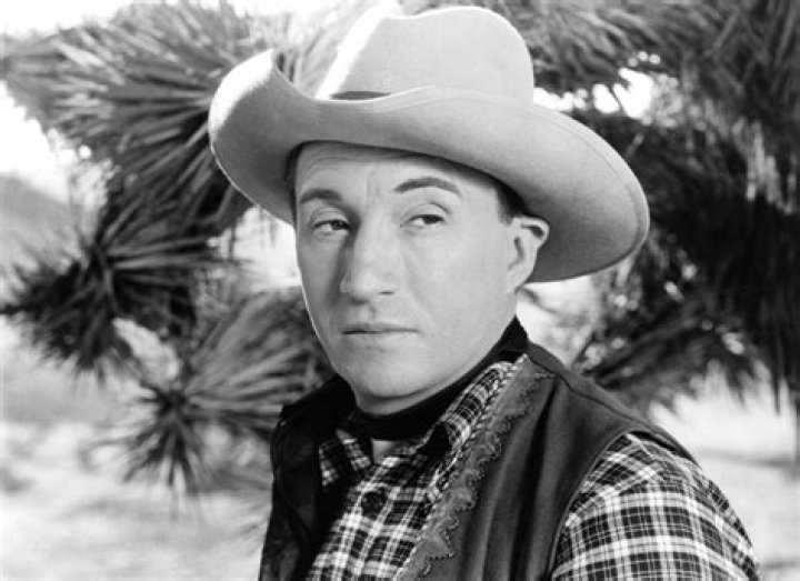 Paul Fix Biography - Facts, Childhood, Family Life & Achievements