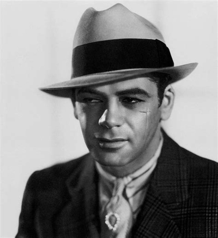 Paul Muni Biography - Facts, Childhood, Family Life & Achievements