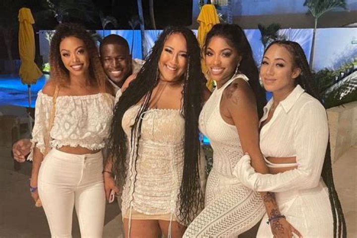Porsha Williams Poses With Her Sister, Lauren Williams And Fans Say They’re Twinning