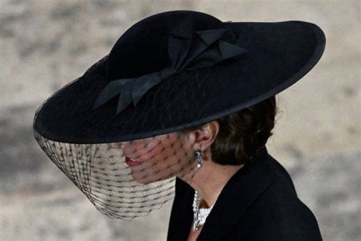 
Protests Mark Australia’s Day Of Mourning For Queen Elizabeth 