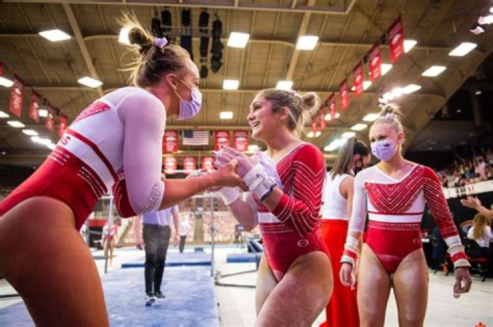 
QB Nik Scalzo Sister Jensen Scalzo Is An Arkansas Gymnast 