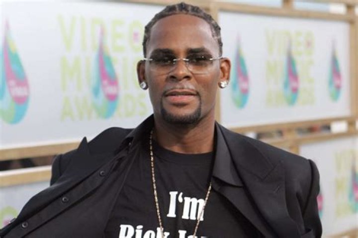 R. Kelly Is Reportedly Hit With More Charges – He Allegedly Paid A Teenage Girl For Sexual Favors