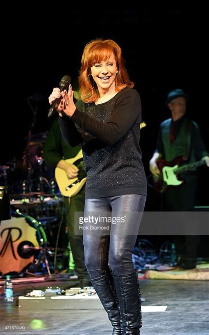 Reba McEntire Biography - Facts, Childhood, Family Life & Achievements