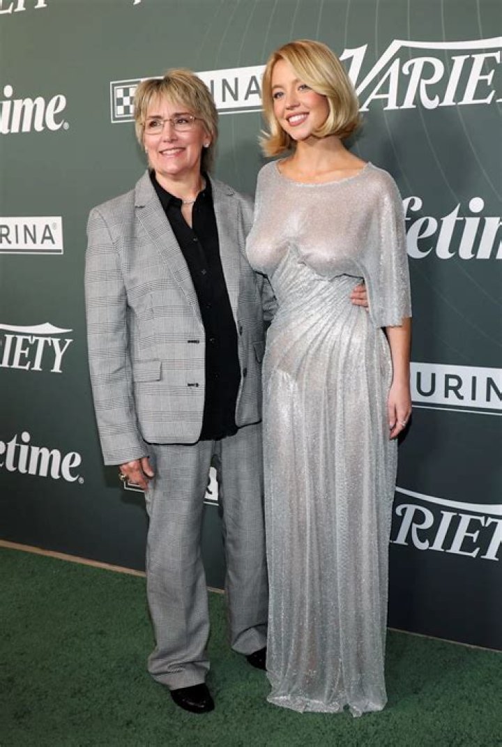 Remy Ma Stuns In Newspaper Dress Picture; Husband Paposee Read Every Word Printed On Her Killer And Natural Curves