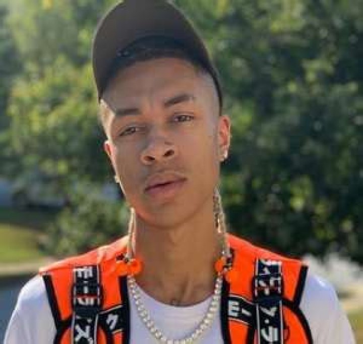 RG Official Biography - Facts, Childhood, Family Life & Achievements