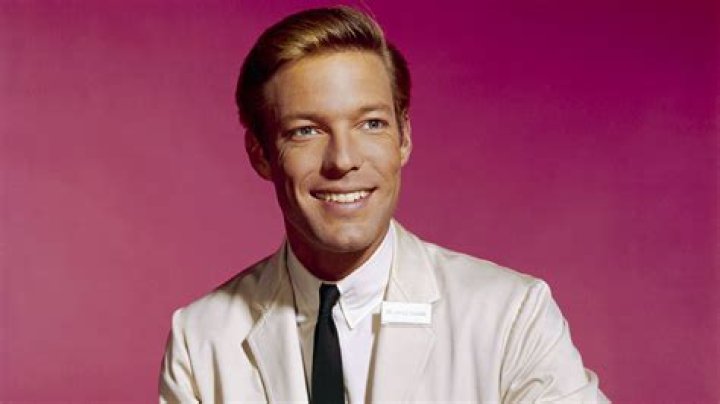 Richard Chamberlain Biography - Facts, Childhood, Family Life & Achievements
