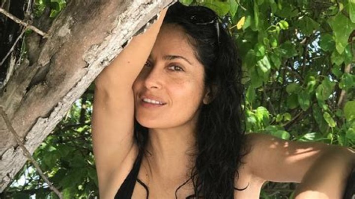 Rihanna Impresses Fans With A Video In Which She’s Showing Off Her Jaw-Dropping Beach Body