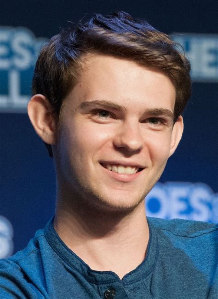 Robbie Kay Biography - Facts, Childhood, Family Life & Achievements