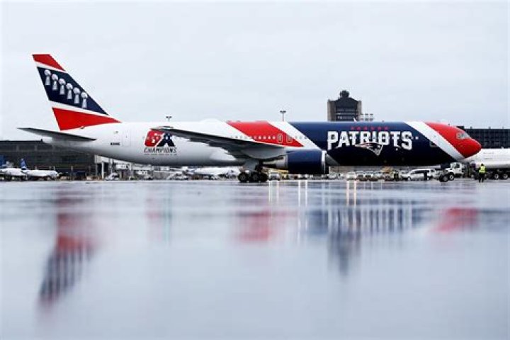 
Robert Kraft Lends Patriots Team Plane to UVA Football Players Traveling to Teammates’ Funerals 