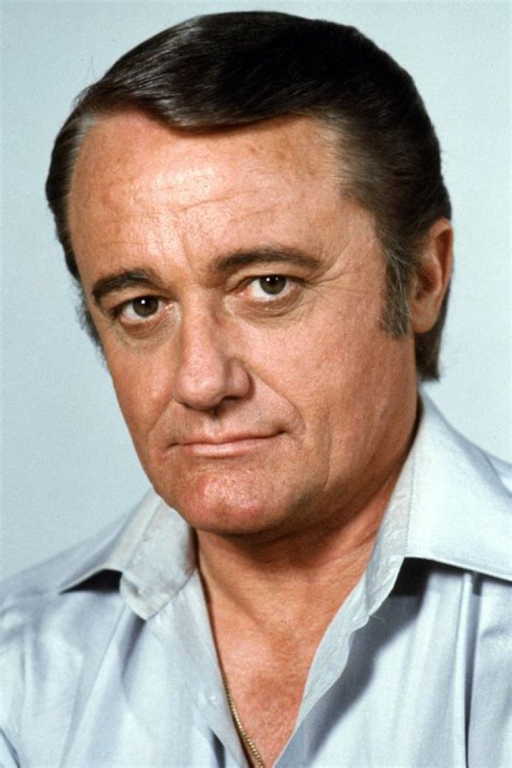 Robert Vaughn Biography - Facts, Childhood, Family Life & Achievements of Actor