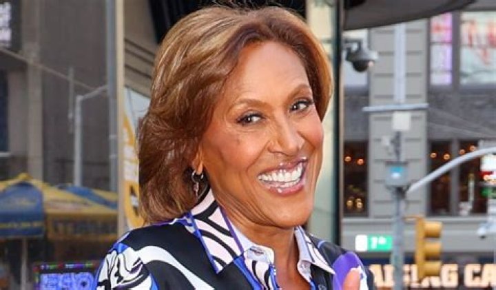 Robin Roberts Shows Off Fit Figure as "The Travel Squad is Reunited"