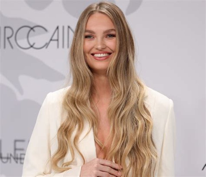 Romee Strijd in Workout Gear Shares "Monday Morning Mood"