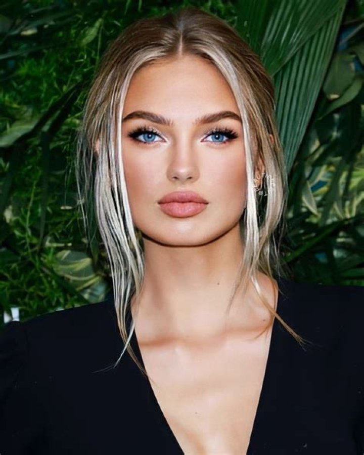 Romee Strijd Biography - Facts, Childhood, Family Life & Achievements