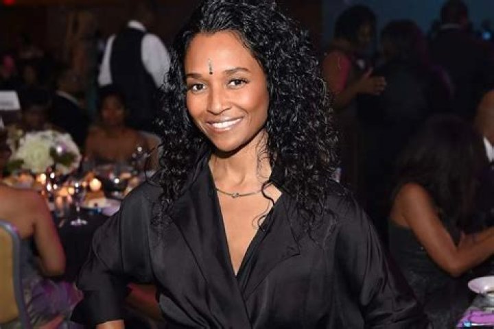 Rozonda ‘Chilli’ Thomas Is Bashed For Saying This After Young TLC Fan Posted These Photos